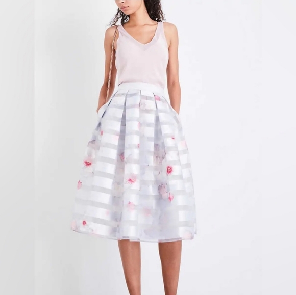 ⭐️ Pre-loved Ted Baker Floral Print Skirt- Size 1⭐️ - Picture 3 of 7